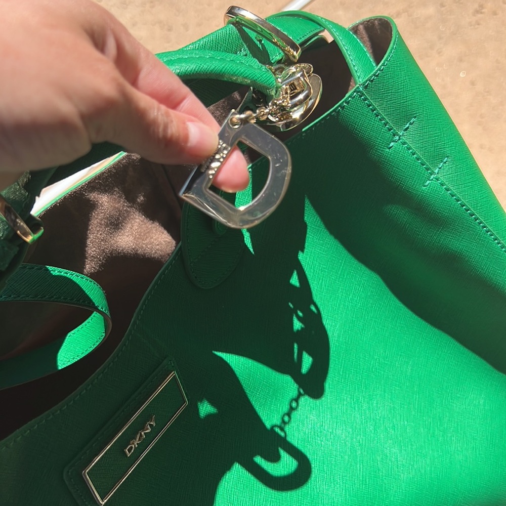 DKNY Green Genuine Leather Bag. LARGE BAG!!! NWOT - Picture 6 of 8